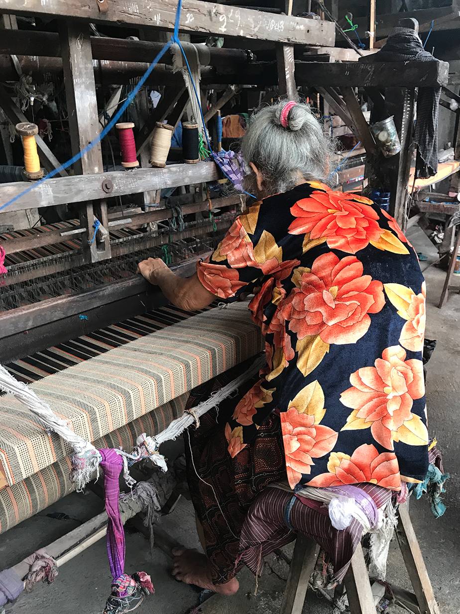 handloom artisans woman weaving